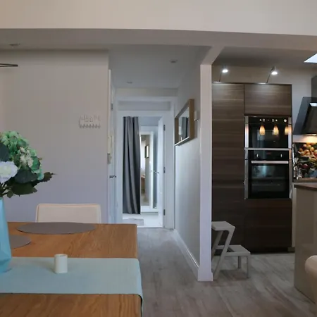 Stunning Clifton Flat In Amazing Location *