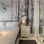 Stunning Clifton Flat In Amazing Location *