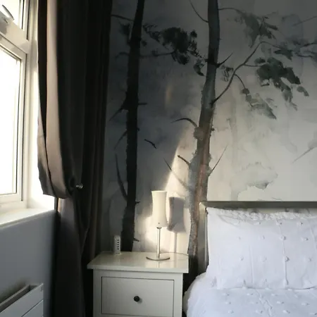 Stunning Clifton Flat In Amazing Location *