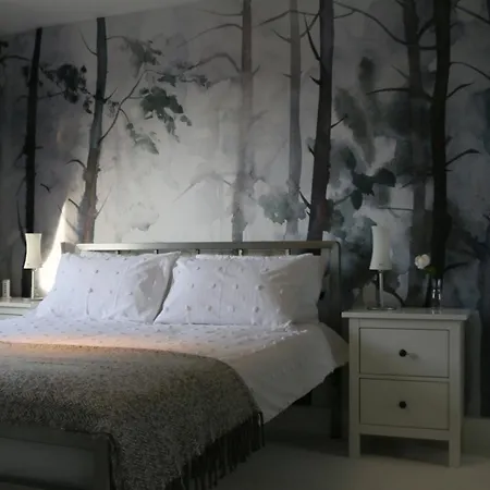 Stunning Clifton Flat In Amazing Location