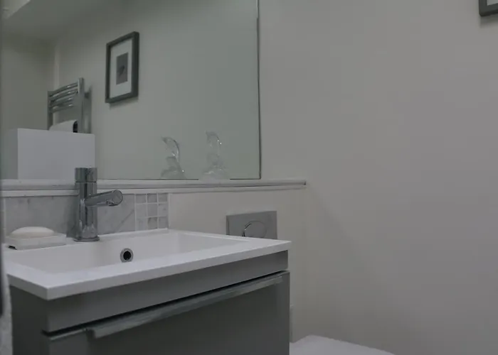 Stunning Clifton Flat In Amazing Location * 布里斯托