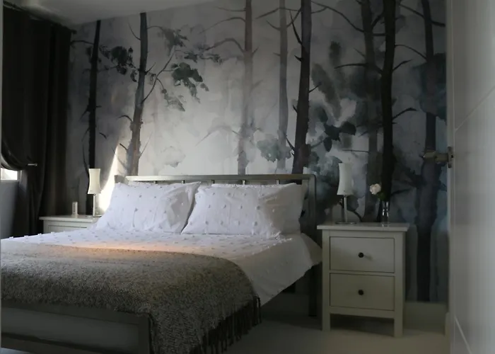 Stunning Clifton Flat In Amazing Location