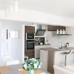 Stunning Clifton Flat In Amazing Location דירה