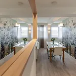 Stunning Clifton Flat In Amazing Location