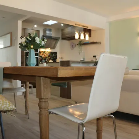 Stunning Clifton Flat In Amazing Location Μπρίστολ