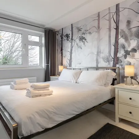 Stunning Clifton Flat In Amazing Location
