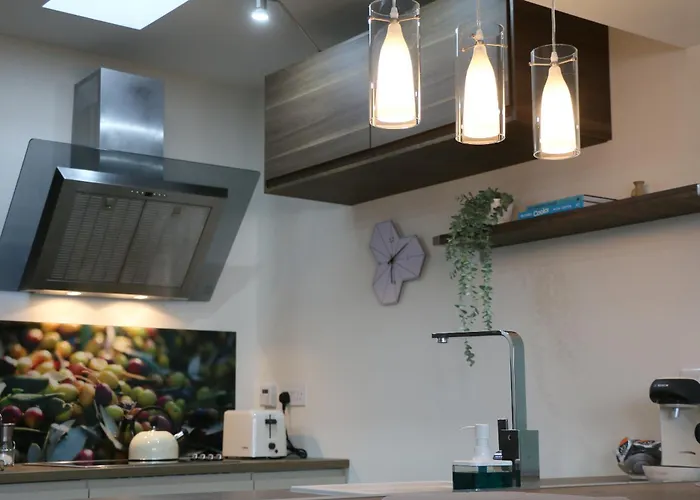 Stunning Clifton Flat In Amazing Location *